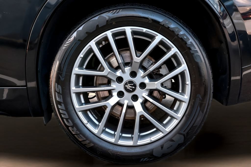 Used 2024 Maserati Grecale GT image 30
