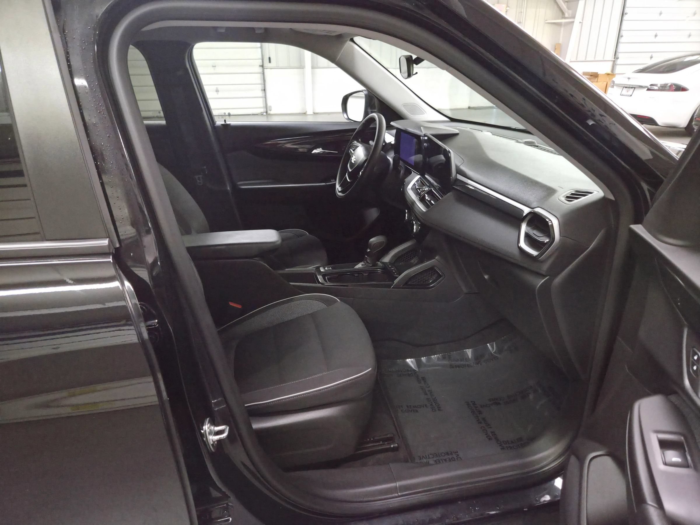 Used 2025 Chevrolet TrailBlazer LT AWD/4WD image 30