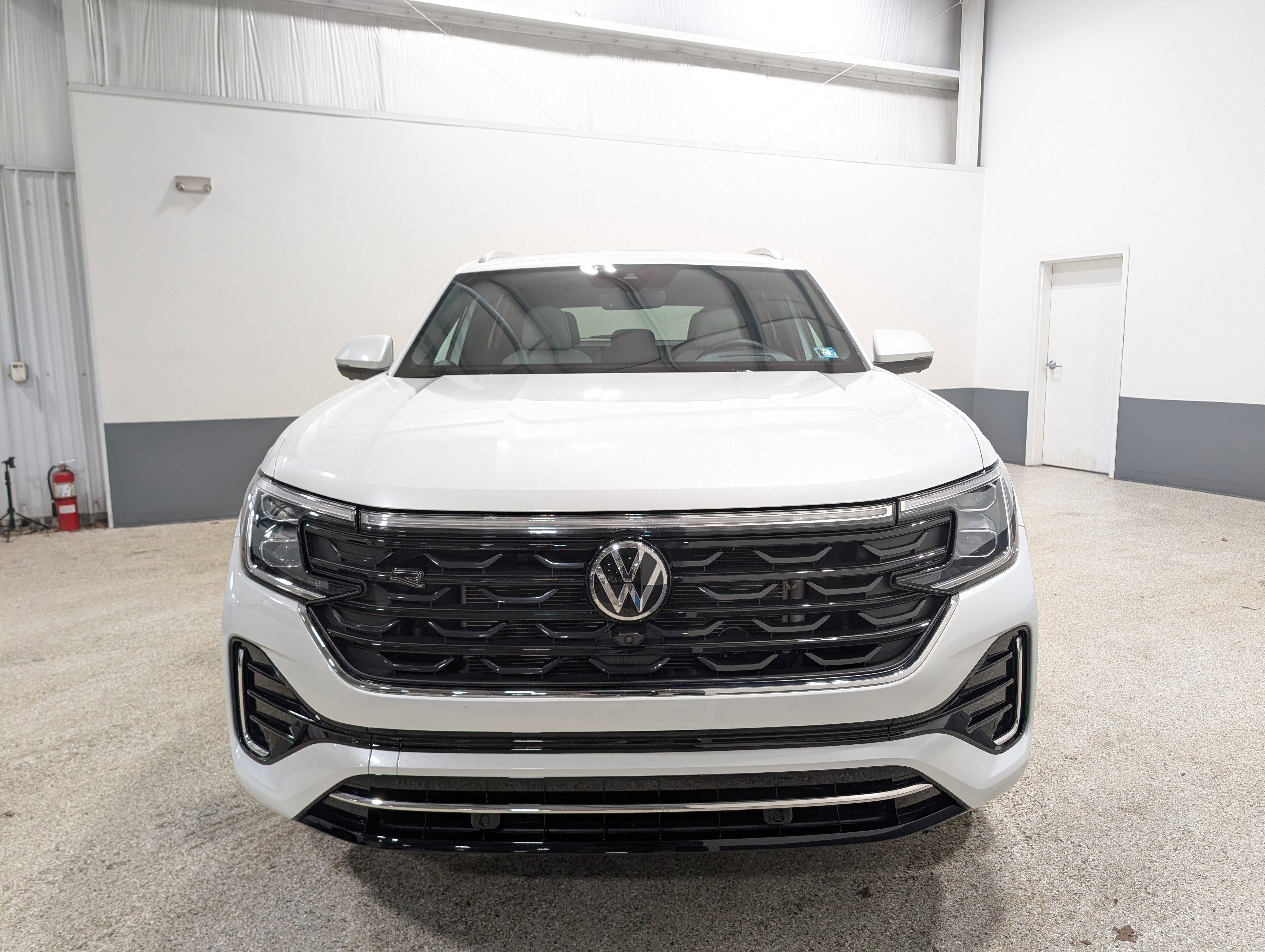 Used 2026 Volkswagen Atlas Cross Sport SEL Premium R-Line image 8