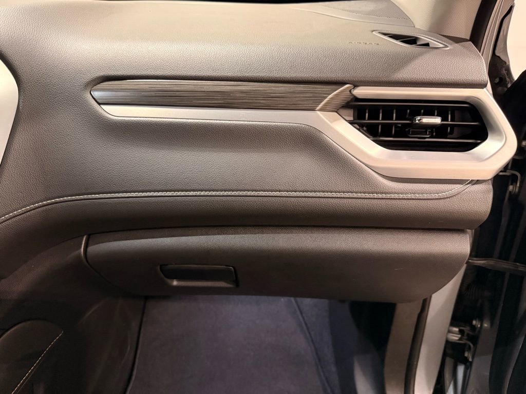 Used 2023 GMC Acadia SLT image 27