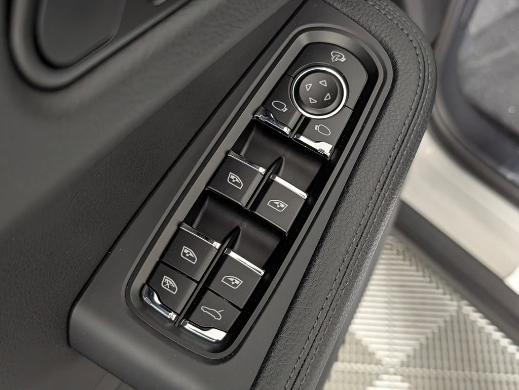 New 2026 Porsche Macan AWD/4WD image 27