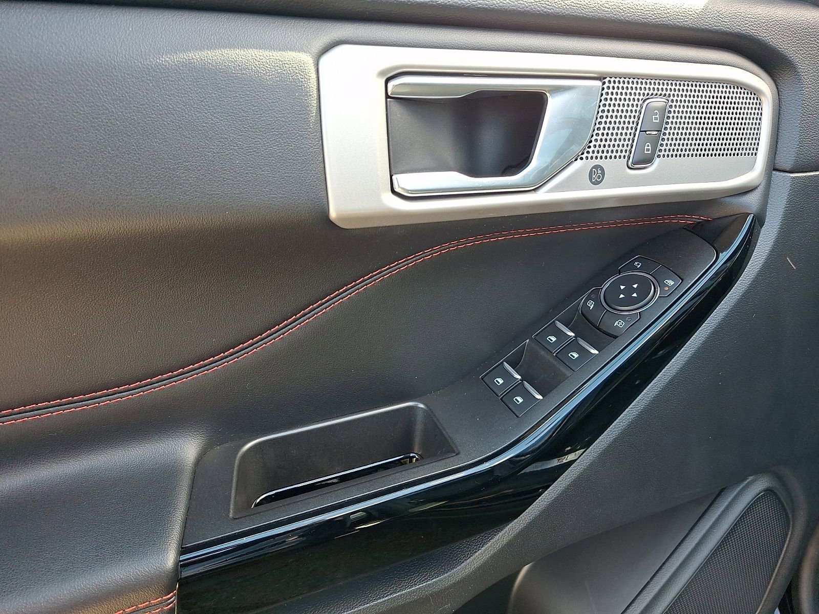 Used 2022 Ford Explorer ST-Line w/ Class IV Trailer Tow Package image 14