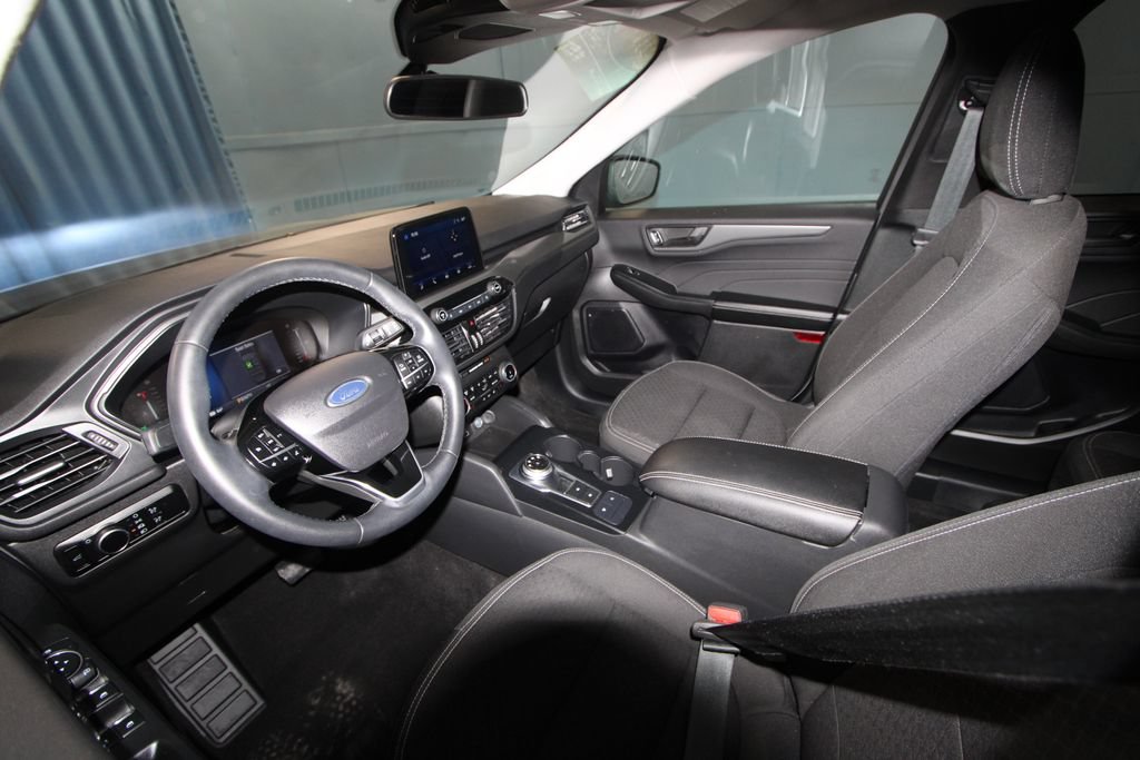 Used 2024 Ford Escape Active AWD/4WD image 2