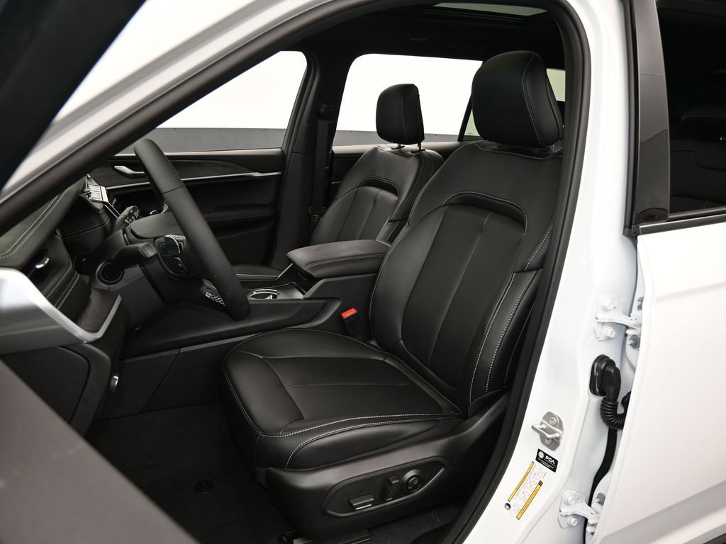 Used 2025 Jeep Grand Cherokee L Limited RWD image 26