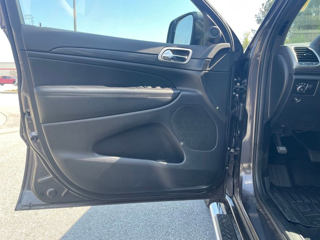 Used 2021 Jeep Grand Cherokee Laredo X image 10