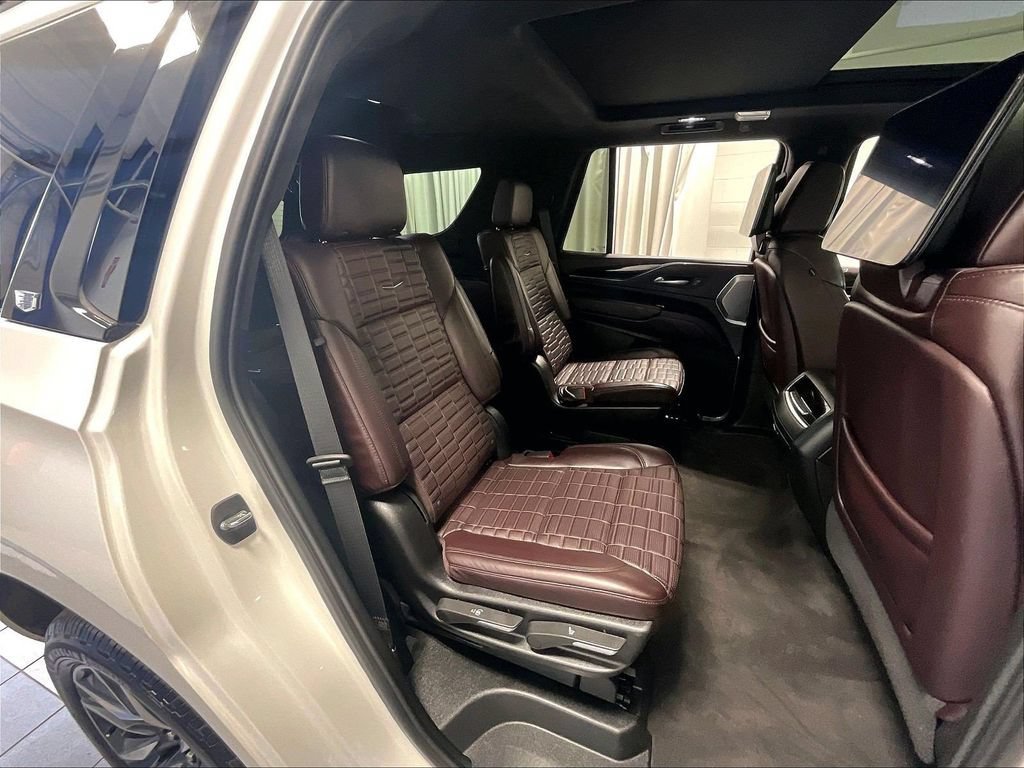 Used 2024 Cadillac Escalade Sport Platinum w/ Heavy-Duty Trailer Package AWD/4WD image 16