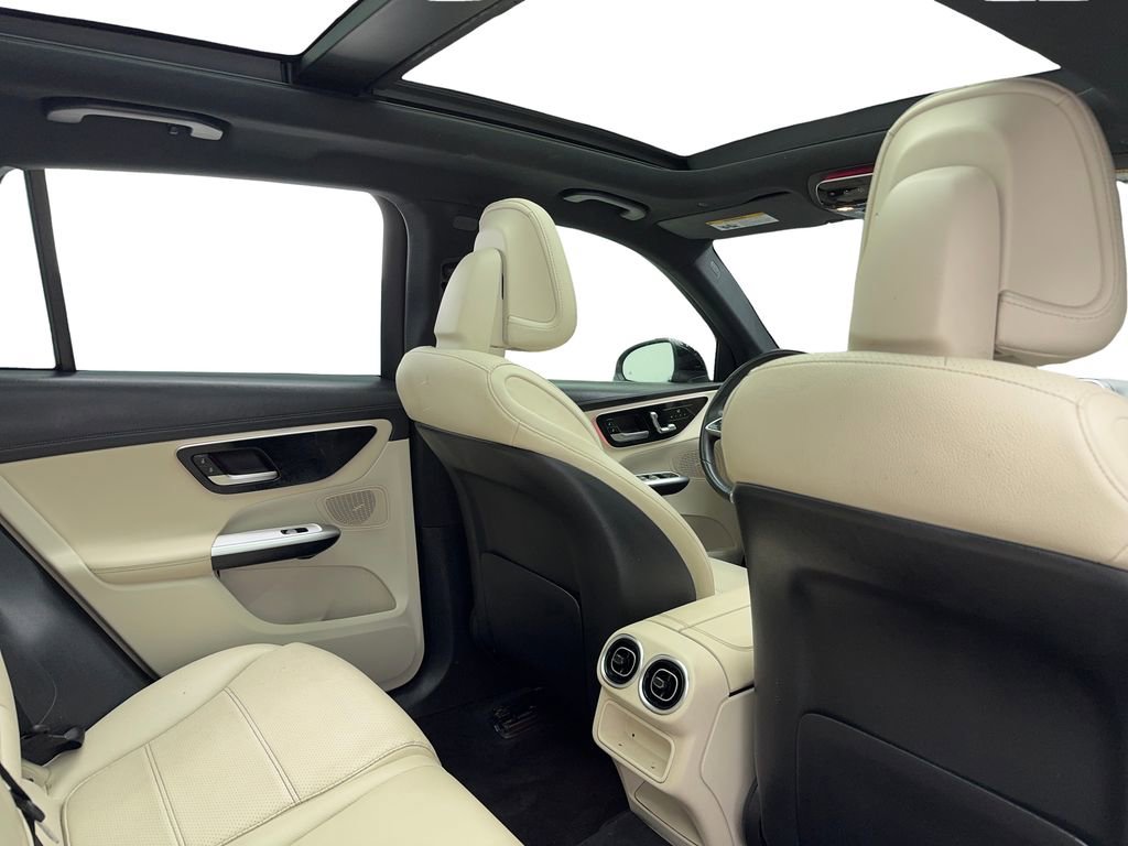 Used 2024 Mercedes-Benz GLC 300 4MATIC image 50