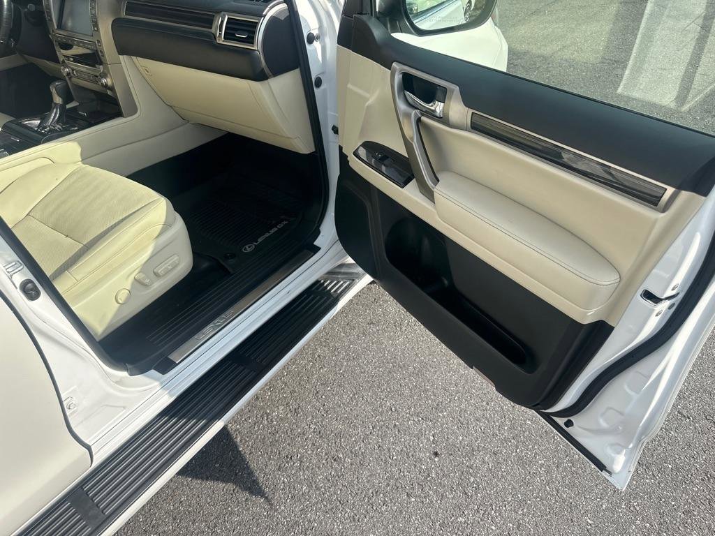 Used 2020 Lexus GX 460 Premium w/ Premium Package AWD/4WD image 36