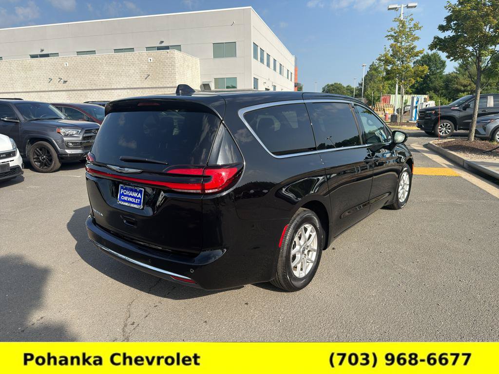 Used 2025 Chrysler Pacifica Select FWD image 7