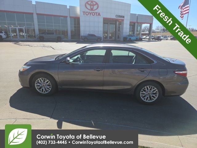 Used 2016 Toyota Camry LE image 9