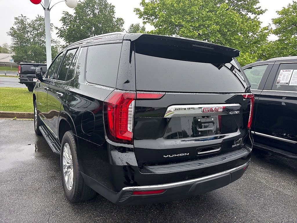 Certified 2021 GMC Yukon SLT w/ SLT Premium Package AWD/4WD image 8