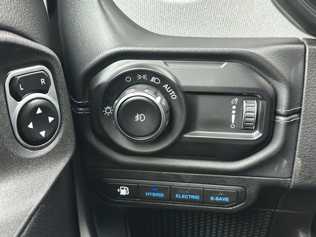 Used 2024 Jeep Wrangler Unlimited Sahara w/ Technology Group image 19