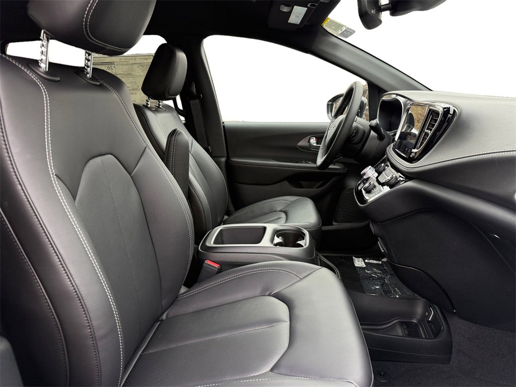 New 2026 Chrysler Pacifica Select image 15