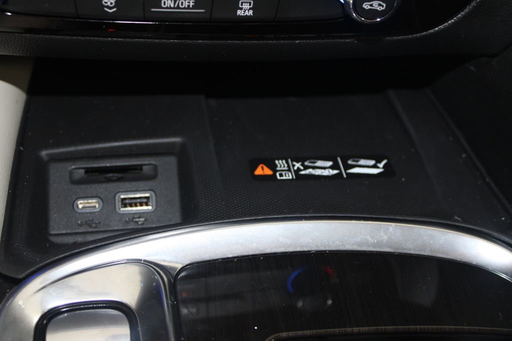 Used 2024 Buick Enclave Essence w/ Technology Package image 31