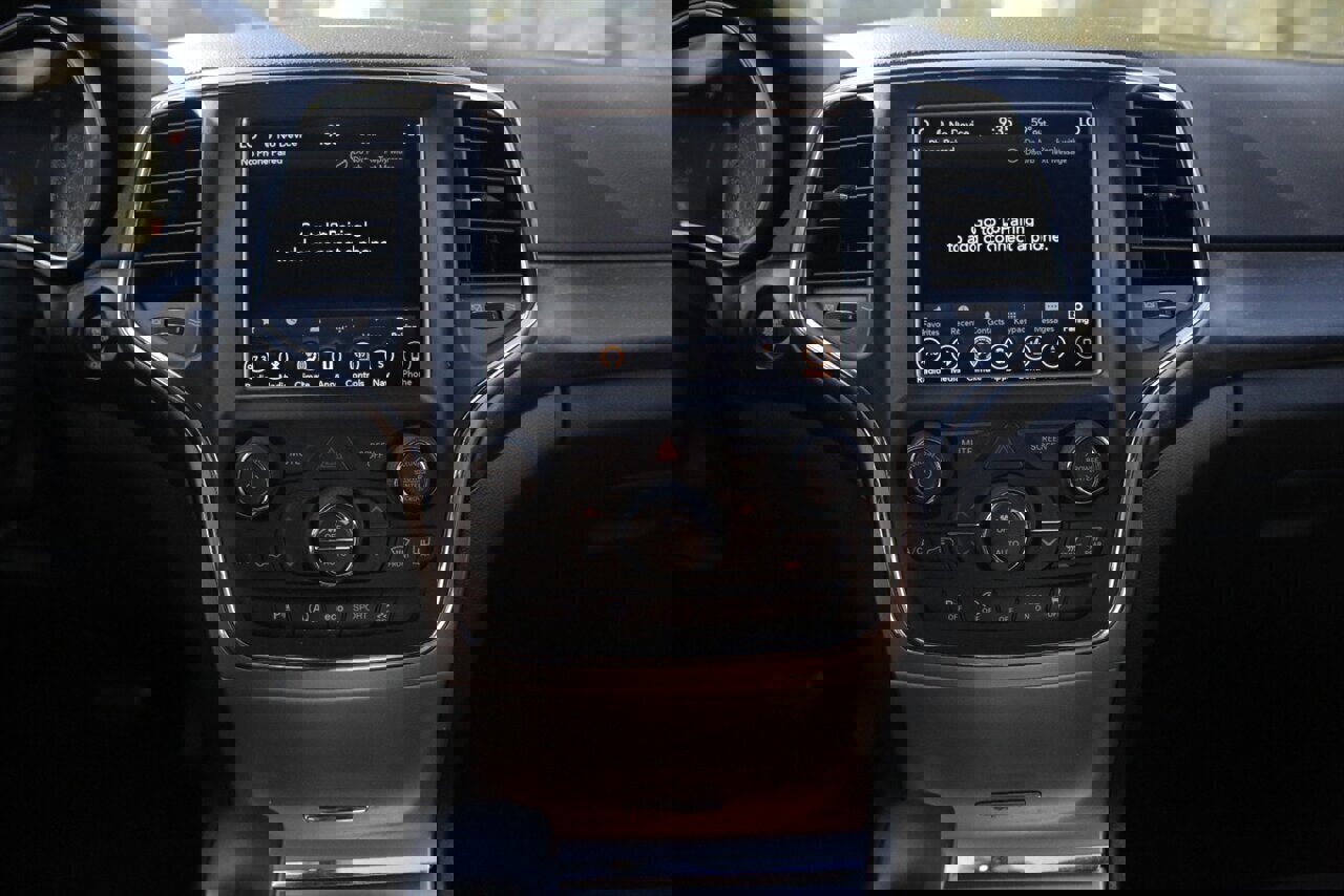 Used 2018 Jeep Grand Cherokee Altitude image 34