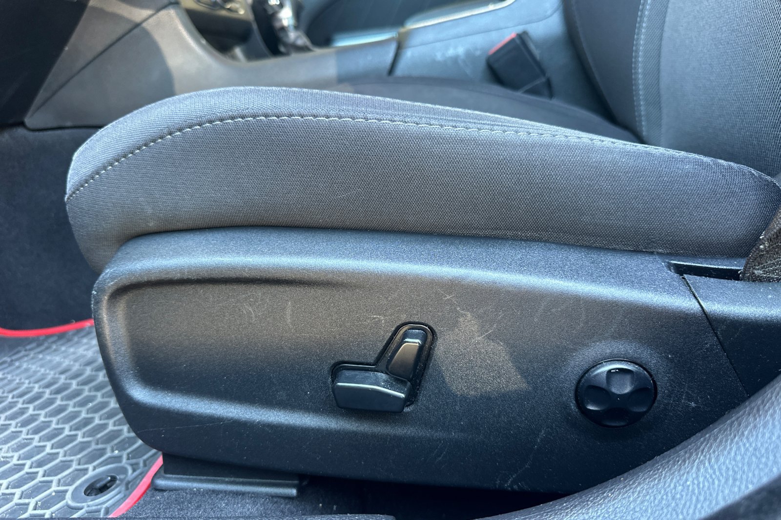 Used 2019 Dodge Charger SXT RWD image 13
