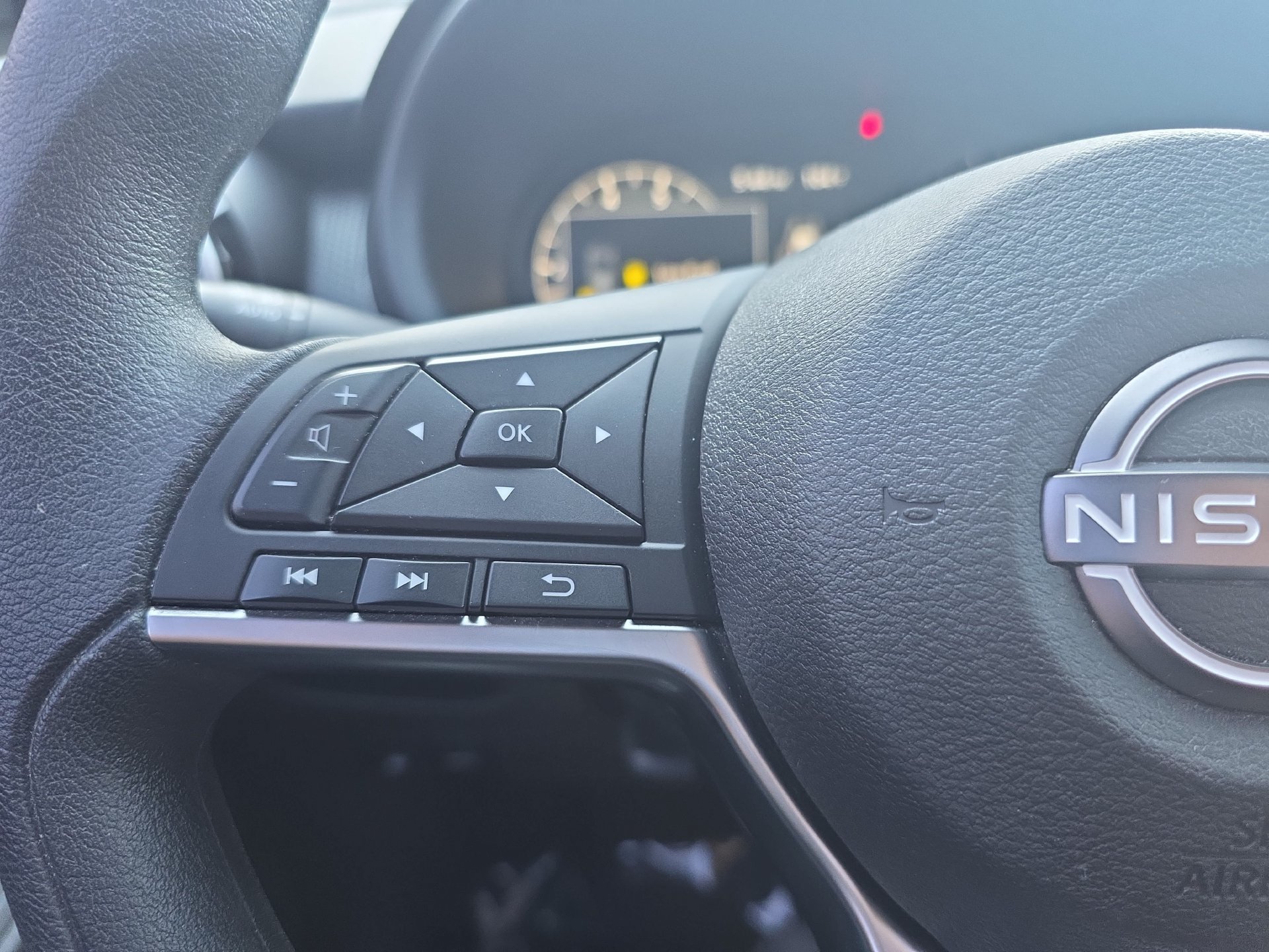 Used 2023 Nissan Kicks SV FWD image 16