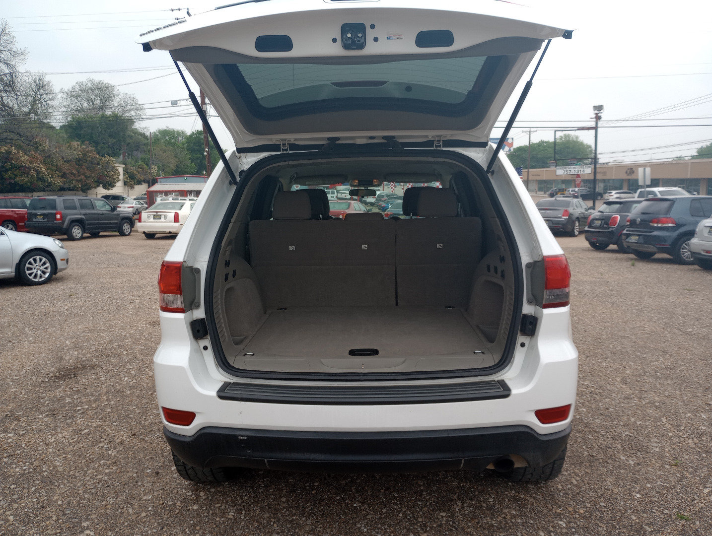 Used 2013 Jeep Grand Cherokee Laredo RWD image 12