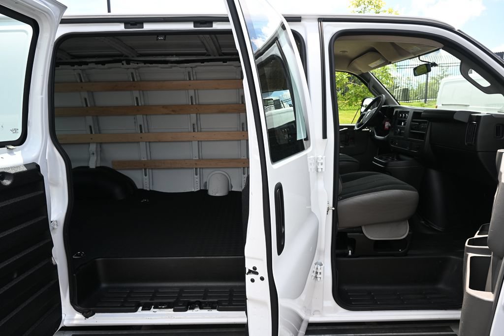 Used 2025 Chevrolet Express 2500 w/ Driver Convenience Package RWD image 20