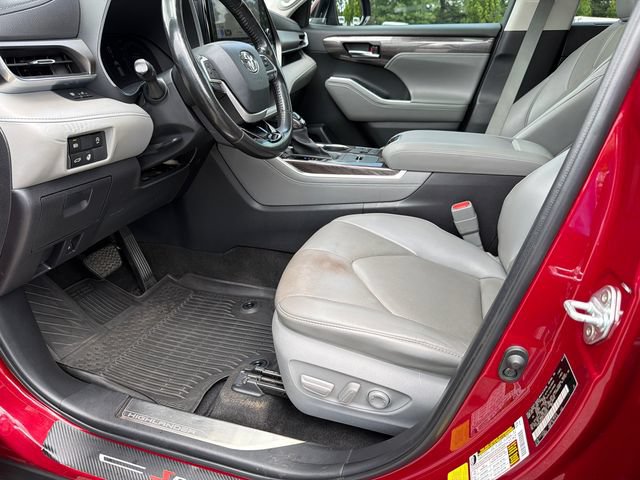 Used 2023 Toyota Highlander Limited FWD image 9