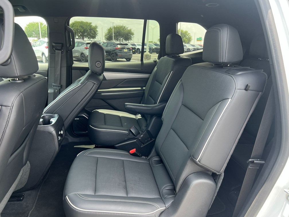 Certified 2025 Buick Enclave Preferred FWD image 11