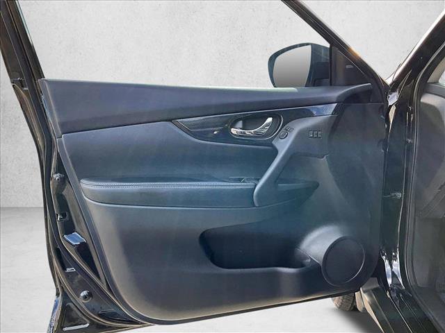 Used 2019 Nissan Rogue SL w/ Premium Package image 18