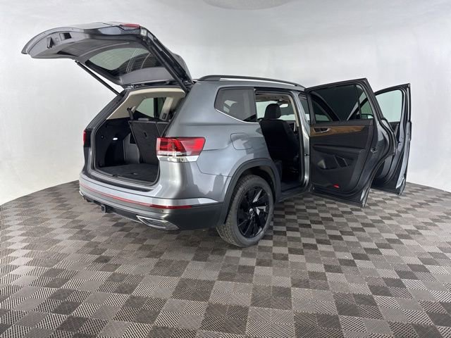 Used 2025 Volkswagen Atlas SE image 14