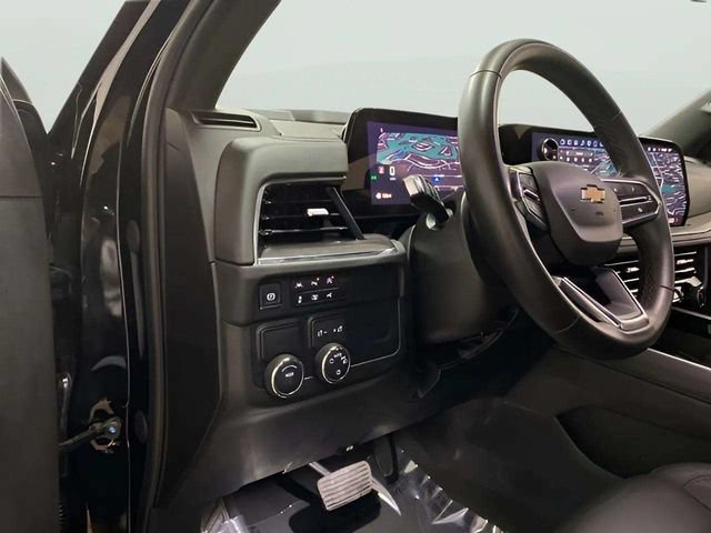 Used 2025 Chevrolet Suburban LT RWD image 32