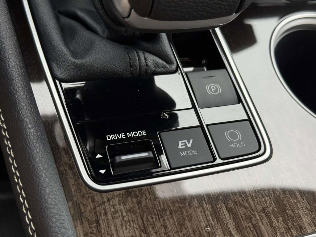 Used 2026 Toyota Sienna Platinum image 29
