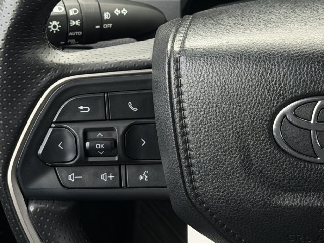 Used 2025 Toyota 4Runner SR5 AWD/4WD image 15