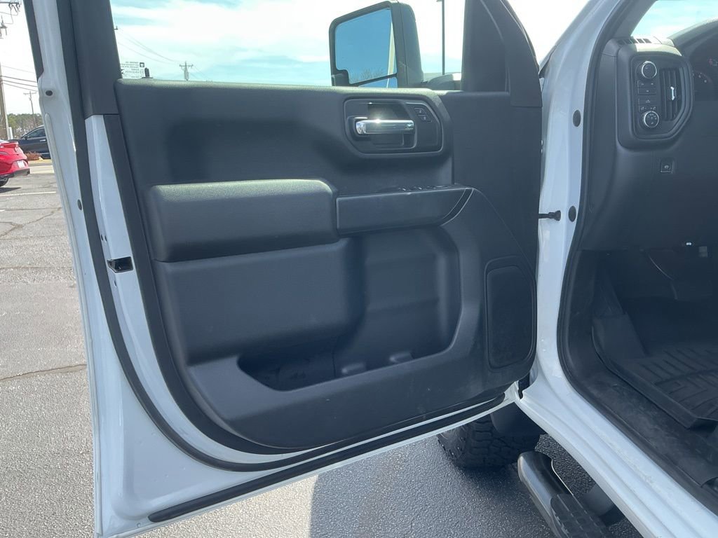 Used 2021 Chevrolet Silverado 2500 Custom w/ Custom Value Package image 8