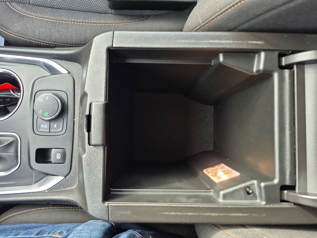 Used 2021 Chevrolet Traverse LT image 26