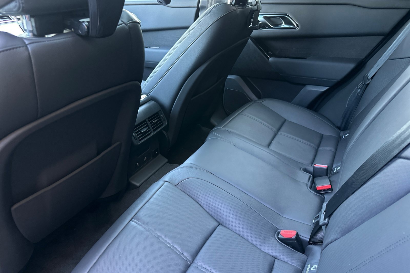 New 2026 Land Rover Range Rover Velar Dynamic SE image 12
