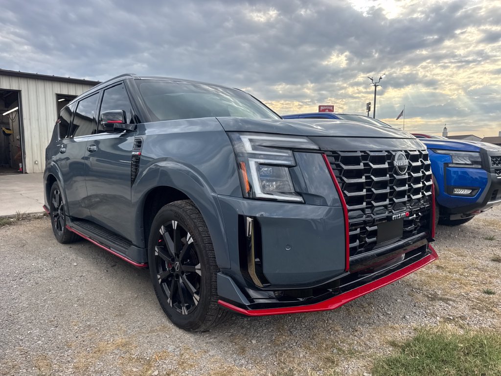 Used 2026 Nissan Armada NISMO AWD/4WD image 3