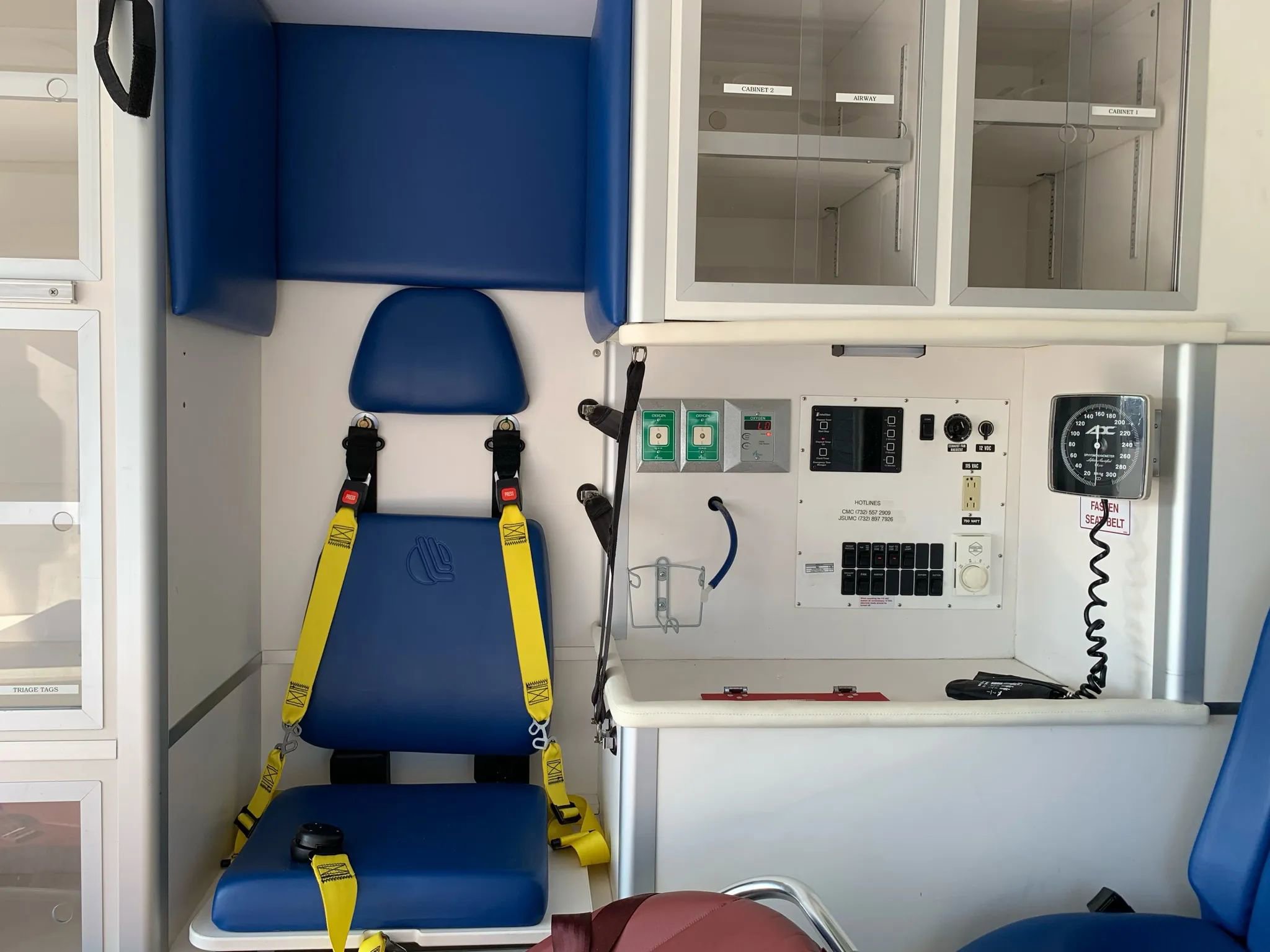 Used 2014 Chevrolet Express 4500 w/ Ambulance Package image 59