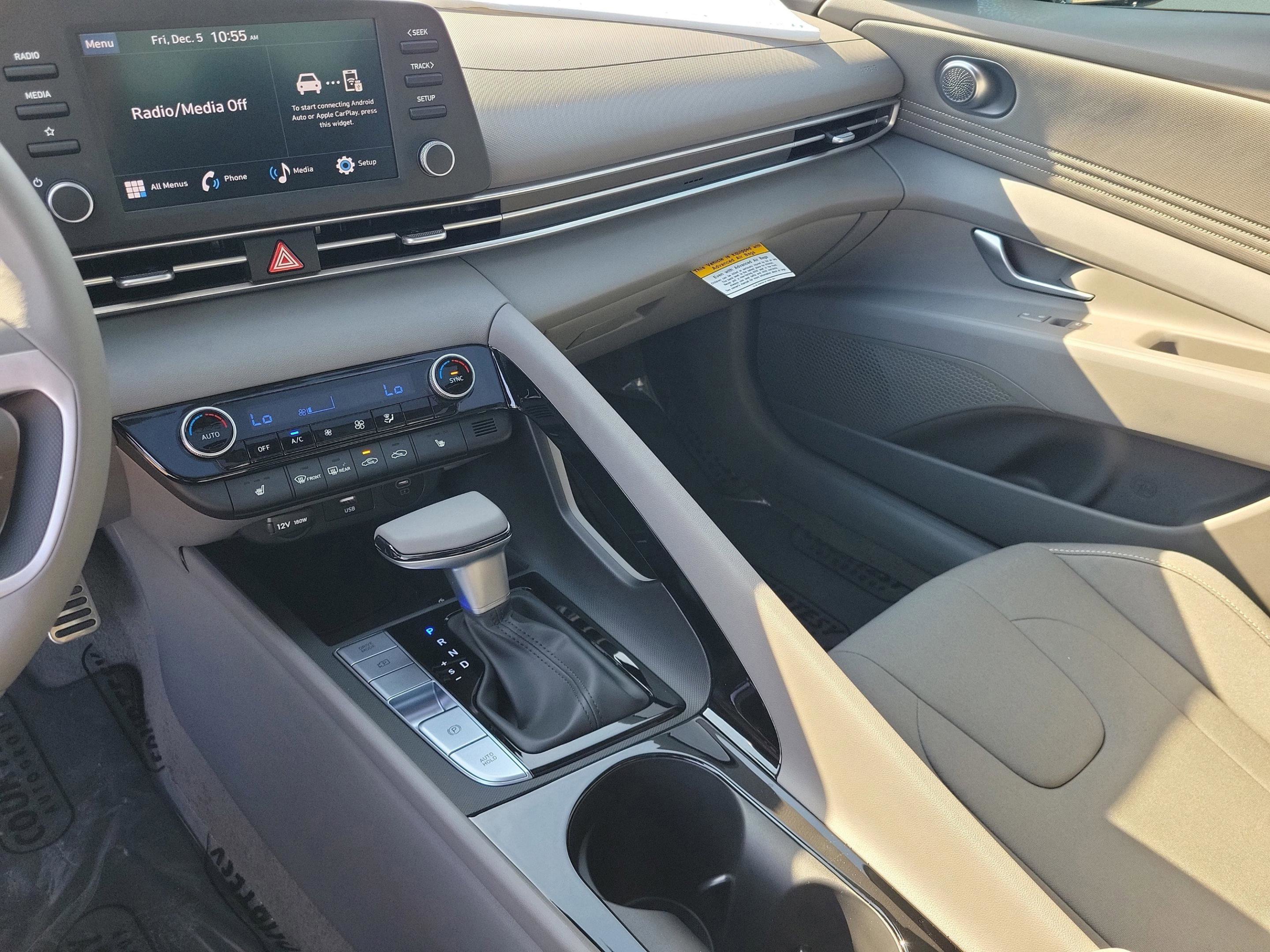 New 2026 Hyundai Elantra SEL Sport image 7