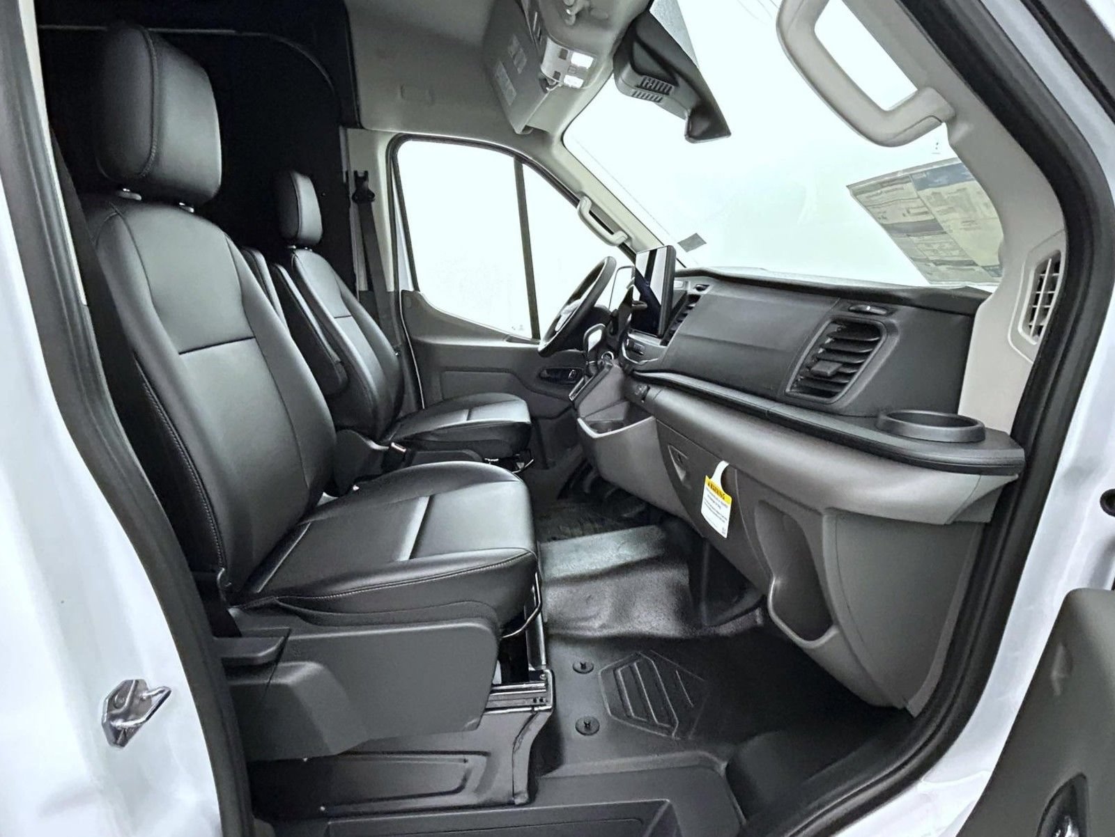 New 2027 Ford Transit 250 148 Medium Roof w/ Load Area Protection Package RWD image 15
