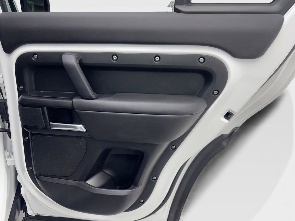 Used 2025 Land Rover Defender 110 S image 40
