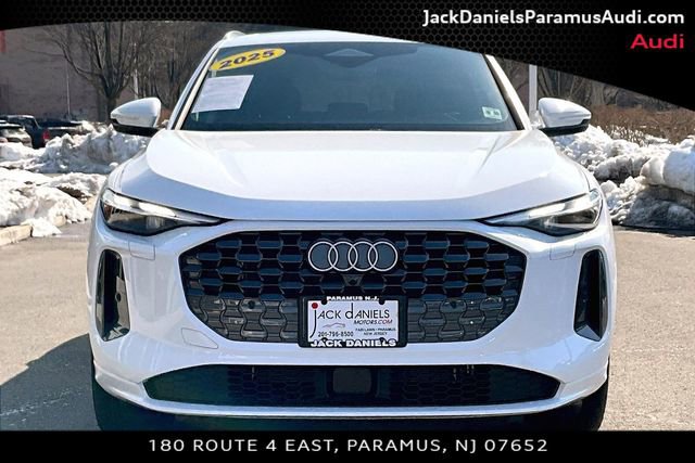 Used 2025 Audi Q5 Premium w/ Convenience Package image 3