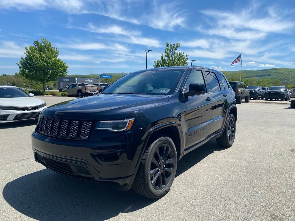 Used 2020 Jeep Grand Cherokee Altitude AWD/4WD image 5