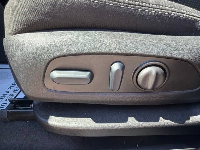 Used 2023 GMC Terrain SLE w/ Driver Convenience Package AWD/4WD image 13