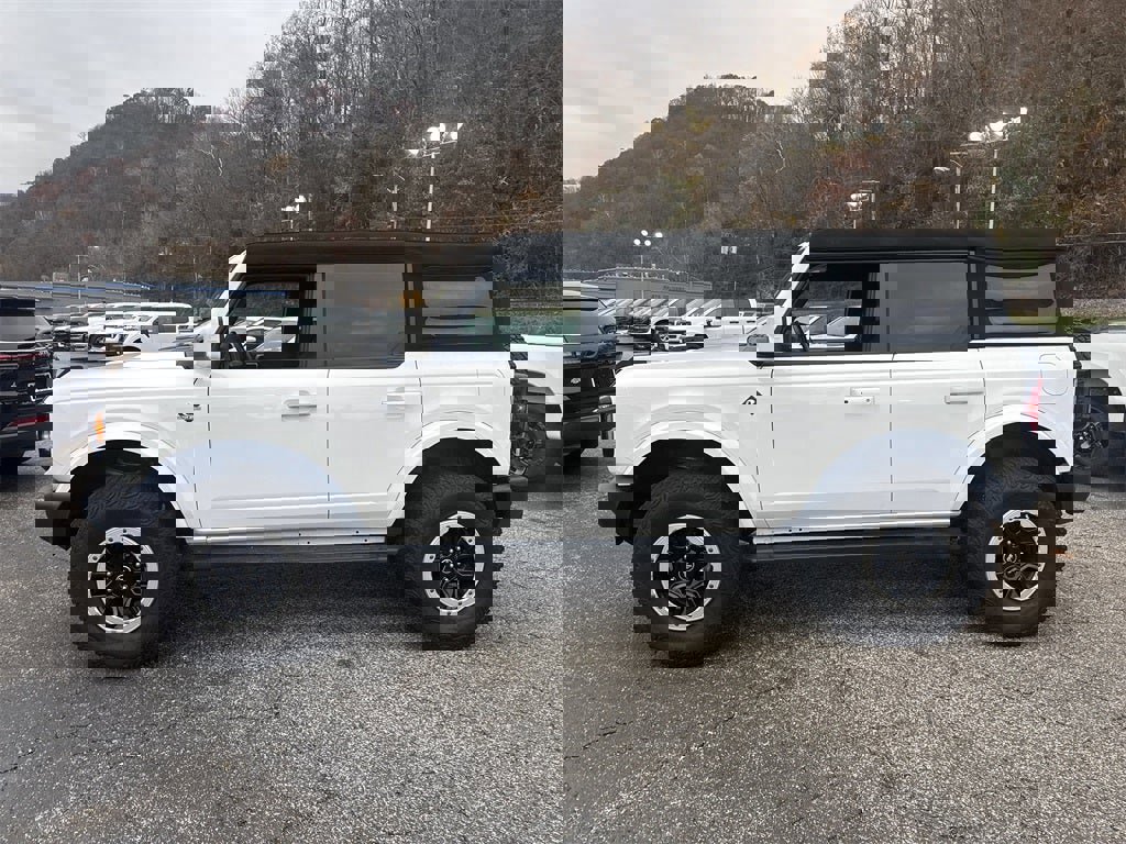 Used 2023 Ford Bronco Outer Banks image 8