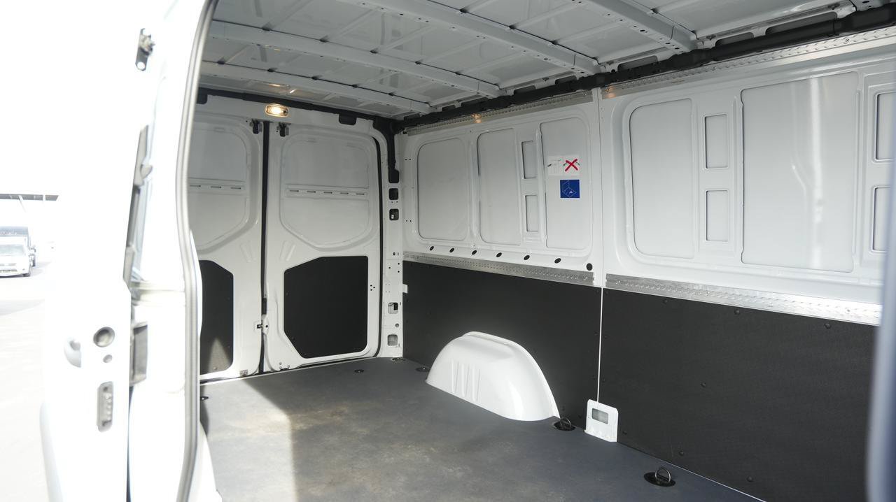 Used 2025 Mercedes-Benz Sprinter 2500 image 9