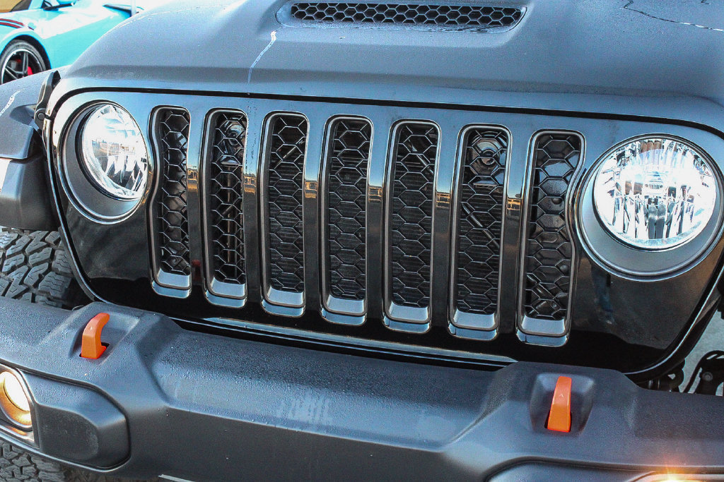 Used 2023 Jeep Gladiator Mojave w/ Safety Group AWD/4WD image 6