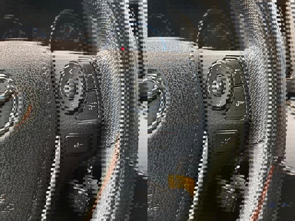 Used 2018 Toyota RAV4 LE image 17