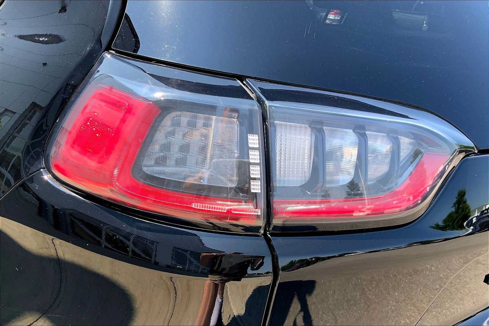 Used 2020 Jeep Cherokee Limited AWD/4WD image 27