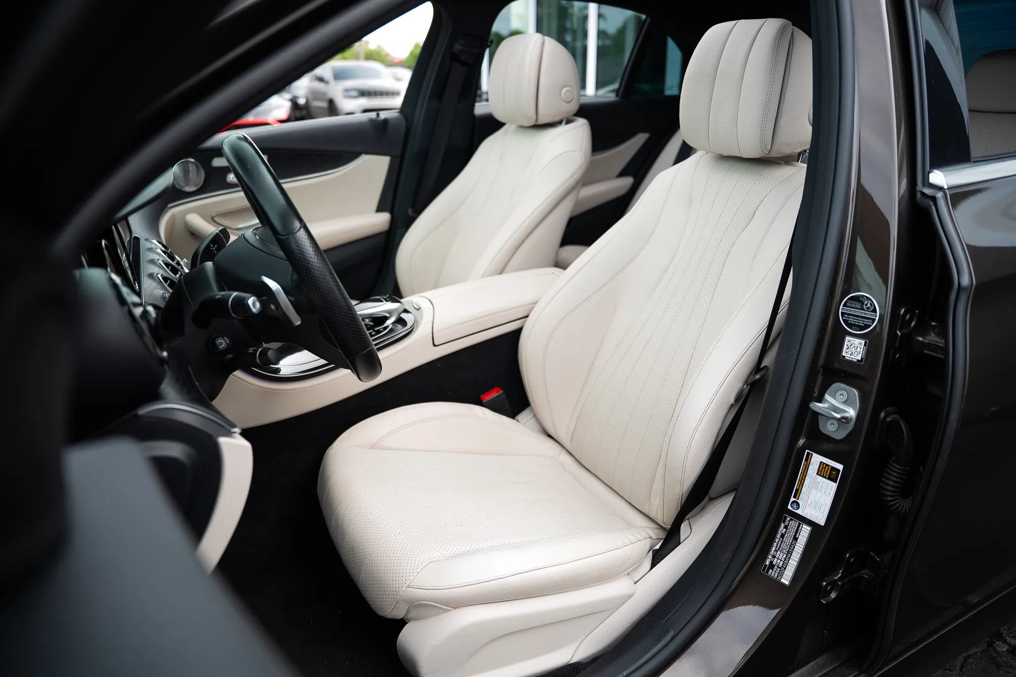 Used 2017 Mercedes-Benz E 300 4MATIC image 27