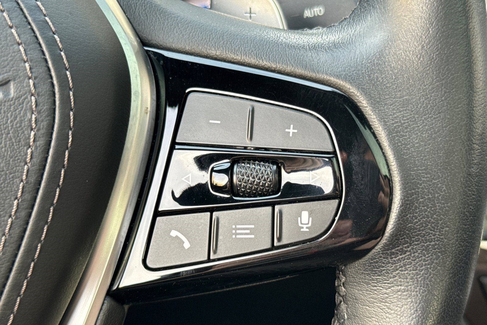 Certified 2023 BMW 530i w/ Premium Package image 30