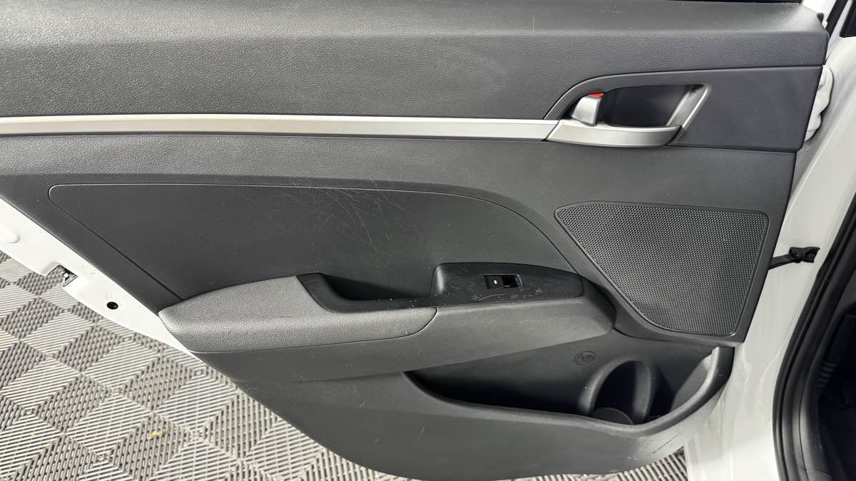 Used 2020 Hyundai Elantra SE w/ Cargo Package (C1) FWD image 27
