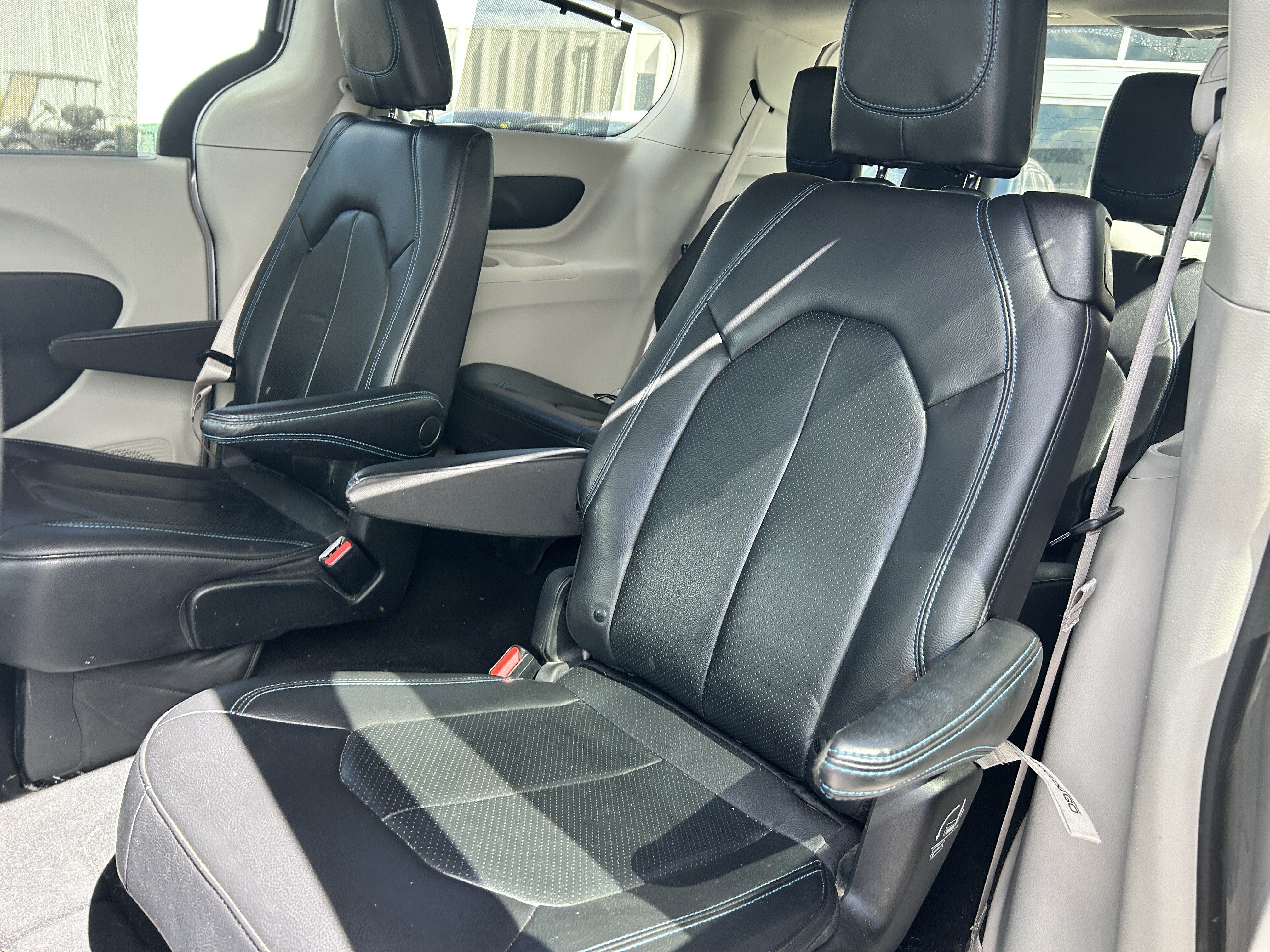 Used 2021 Chrysler Pacifica Touring-L FWD image 10